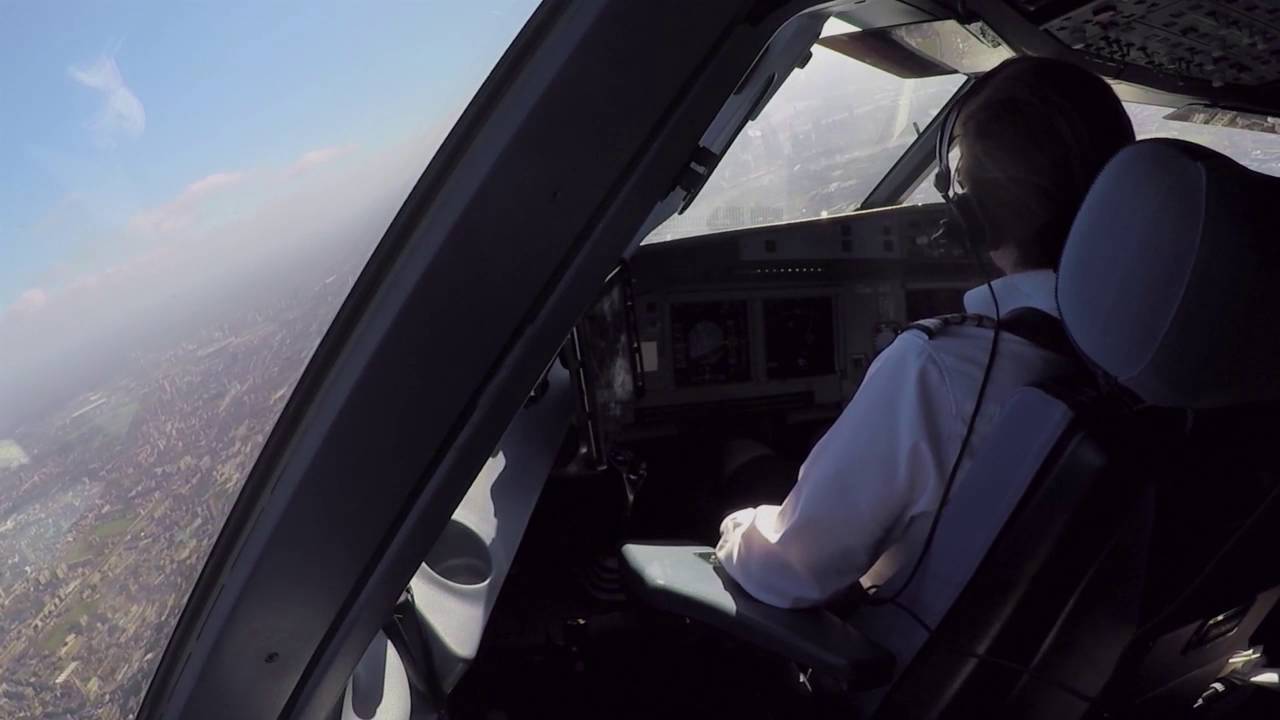 Capital Views Approach Into London City Airport Youtube