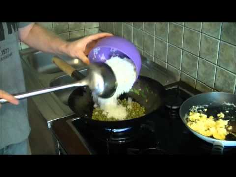 Wideo: Jak Gotować Smażoną Cielęcinę Z Jajkami Royale