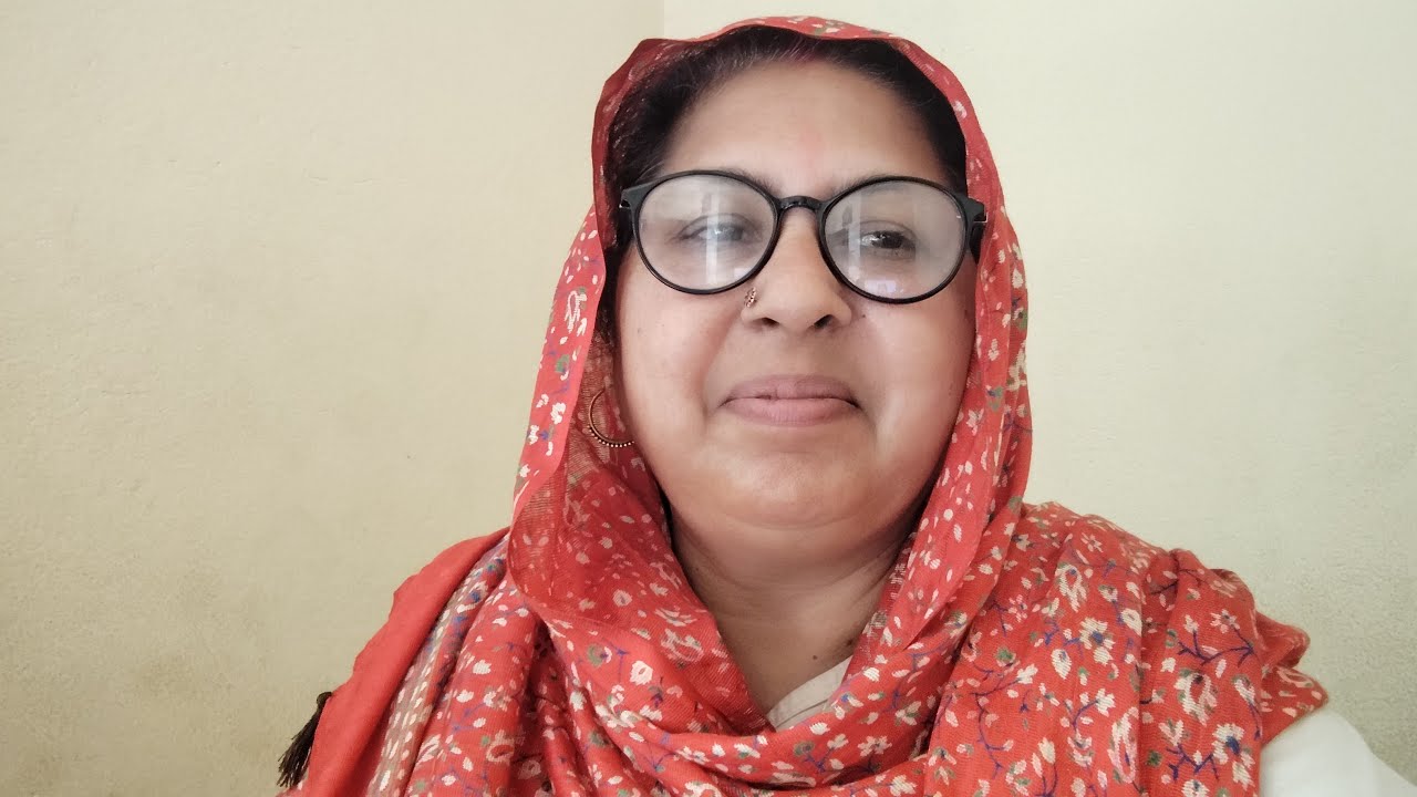 अभी हम बनाने जा रहे हैं मुली के पराठे और हरे मटर के पराठे दोस्तों आईये जल्दी पराठे खाते हैं