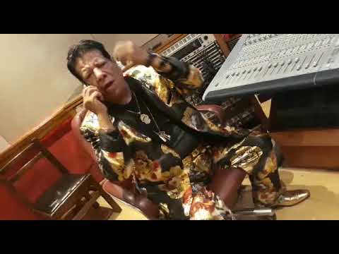 الو الو ياناهد إهداء من الفنان شعبان عبدالرحيم للنجمة الشابة ناهد عفيفى 