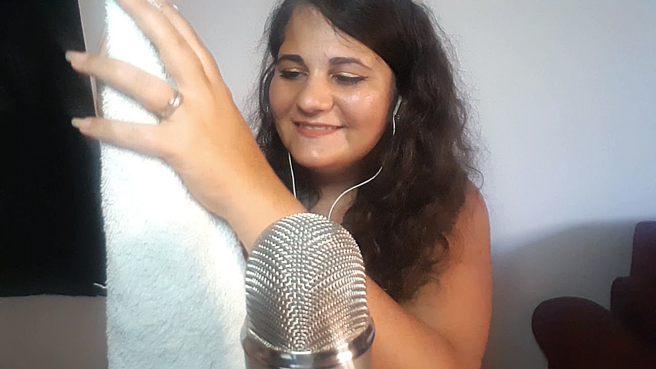 ASMR | Ti riuscirò a rilassare soltanto con un ASCIUGAMANO? | Brusching Scratching Massage