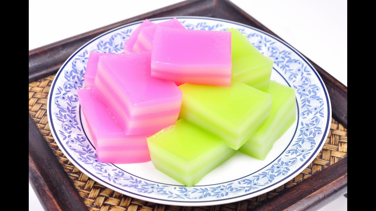 Steamed Layer Cake (Thai Dessert) - Khanom Chun ขนมชั้น - YouTube