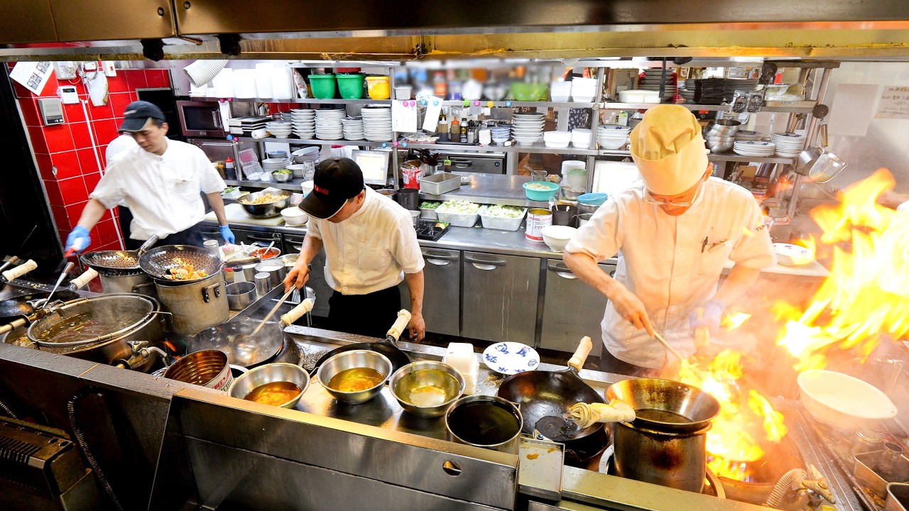 超絶BIG炒飯ラッシュ！客1000人が押し寄せる関西最強町中華の鍋振りに驚愕| Japanese Street Food