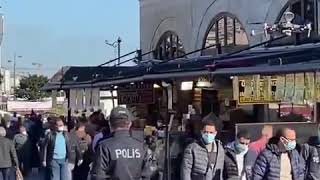 İstanbul Eminönü Meydanında Polis Dronu, Vatandaşları Mesafe Kuralına Uyması Hususunda Uyarıyor.