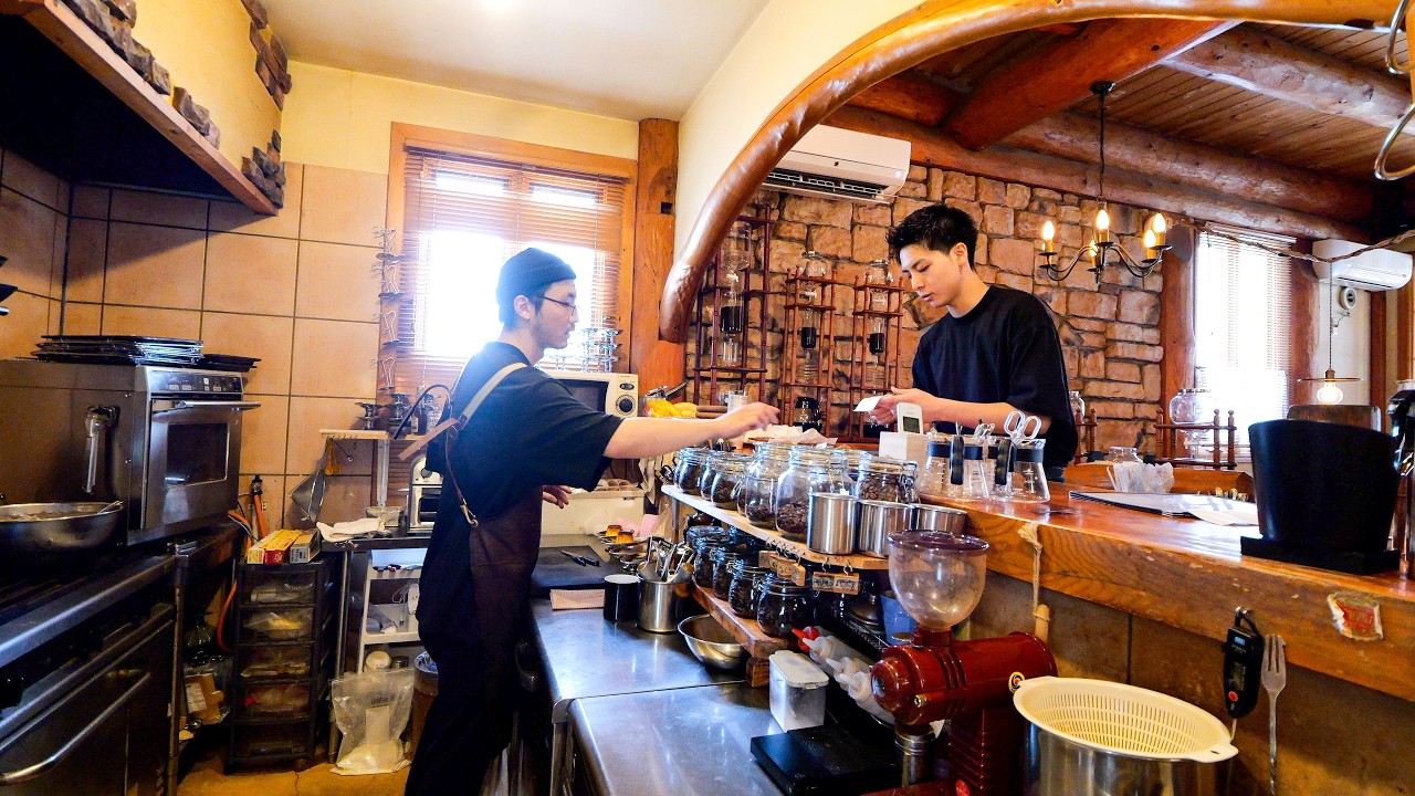 両親の想い出のカフェを継いだ息子さんに密着！大人気のプリンスイーツが絶品すぎる（人気スイーツ店まとめ）