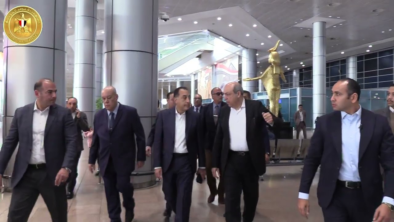 جولة تفقدية لرئيس الوزراء بمطار القاهرة الدولي (١)