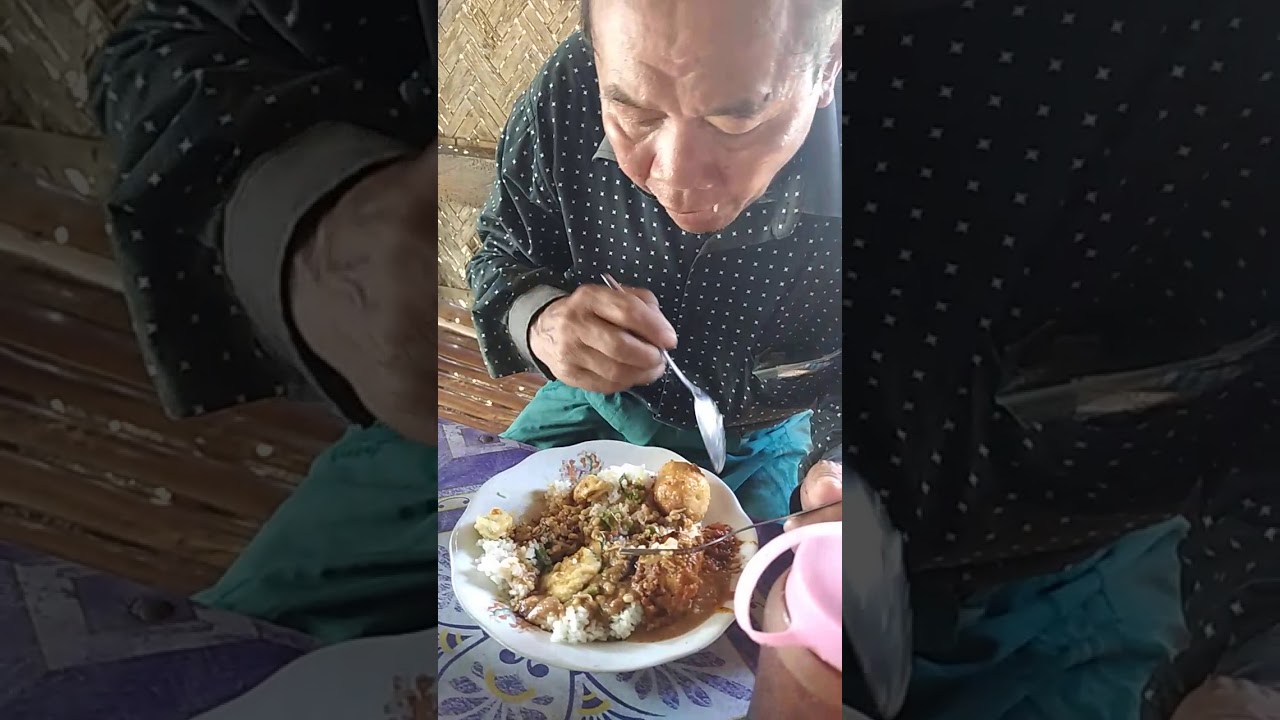 Special pecel ayam ngakan bereng pak😂 - YouTube