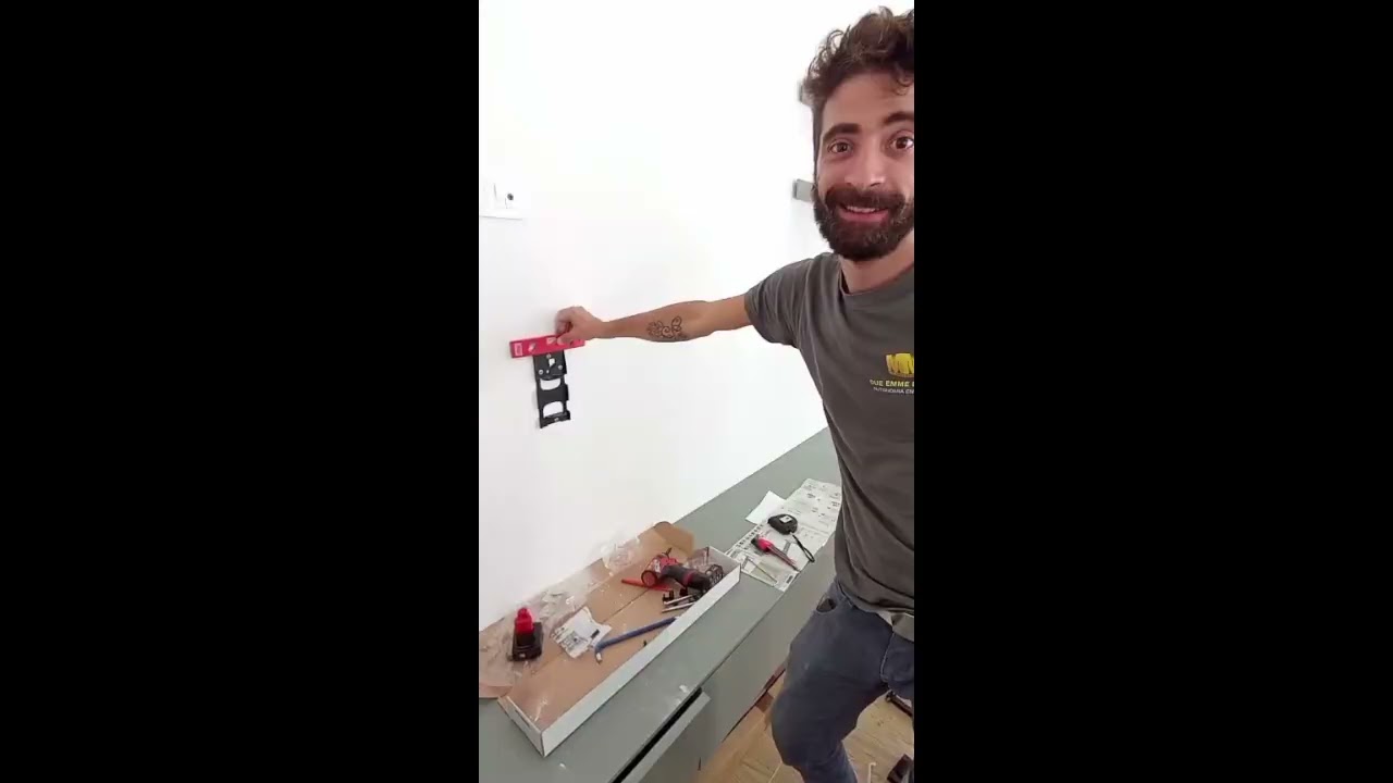 Tutorial montaggio tv a parete con staffa