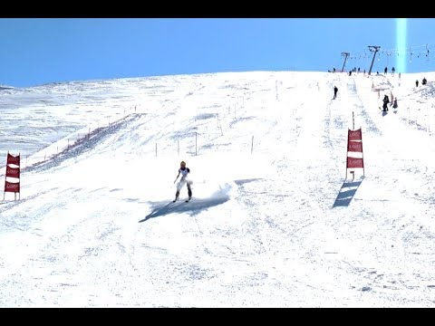 Video: Çfarë Shpejtësie Zhvillon Një Skiator Kur Zbret Në Pistë?