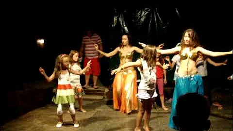 Belly dance lesson with belly dance duet Emira