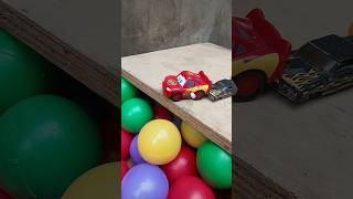 Masih bisa?!? Mobil Balap di Lintasan