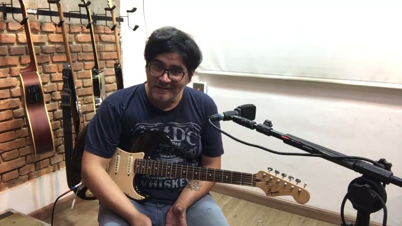 Review Guitarra Squier by Fender Bullet Stratocaster HSS Black
