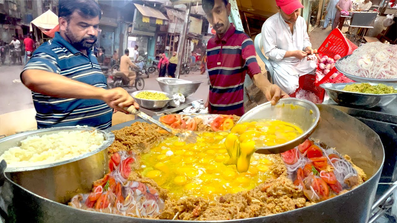 FASTEST INDIAN STYLE EGG BHURJI  FAMOUS STREET STYLE EGG GHOTALA  INDIAN STREET FOOD IN PAKISTAN