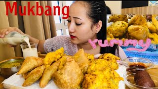 2 Types Samosa/chilly/banana/PakaudaEggs/Deep Fried Indian FOOD Mukbang/Snacks /by Miss Unan foodie