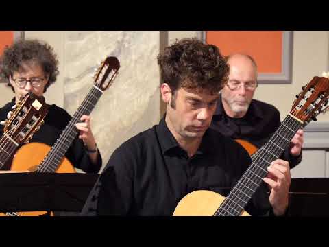 Nürtinger Gitarrenorchester spielt Cloudy Sky von Dieter Kreidler
