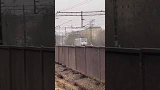 Railpool Br 185 som körs av Väte Rail passerar Rådsparken påväg mot Älvsjö Godsbangård #väterail