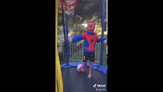 Gispans 🏆 הגיספאנים Ofek & Eitan Super heroes magic jump and basketball  kids game  Roma trampoline screenshot 5