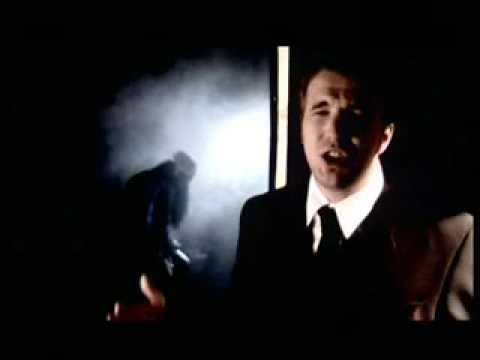 Mira Roy és Ádám: Gyanús sláger (Official) en YouTube