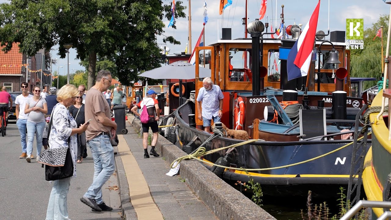 Historische schepen meren aan in Oude Wetering tijdens aanbrengtocht Sail Amsterdam