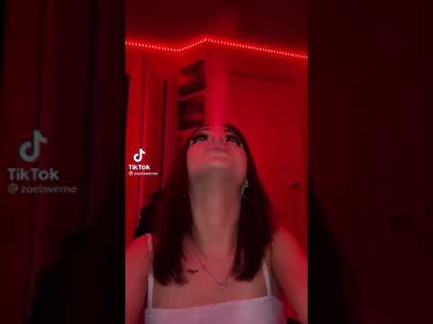 Zoe laverne vapes on a tiktok video