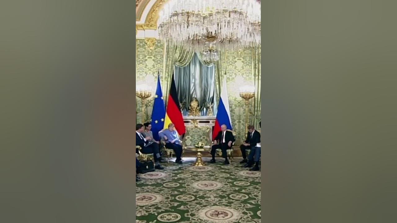 German Chancellor Merkel's Mobile Phone Awkwardly Started Ringing During Talks With Putin #Shorts