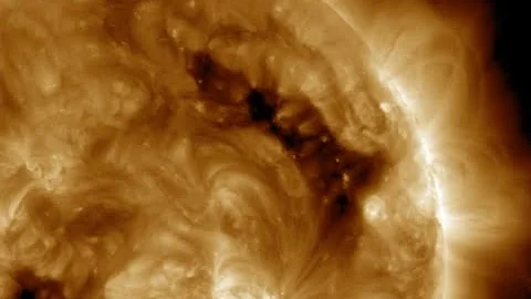 Solar Storm, Magnetic Pole Shift, UHI Oops | S0 News Mar.9.2025