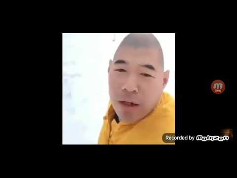 איש ראש ביצה שר שיר ביפנית 