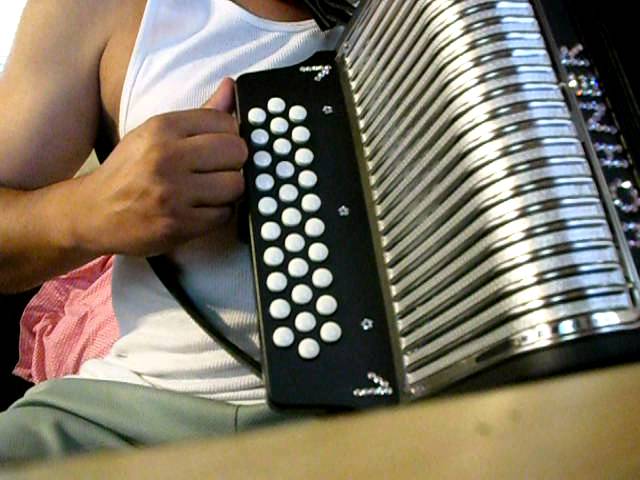 aprende tonos de acordeon de botones sol, fa, mi y la instruccional  principiante acordeon - YouTube