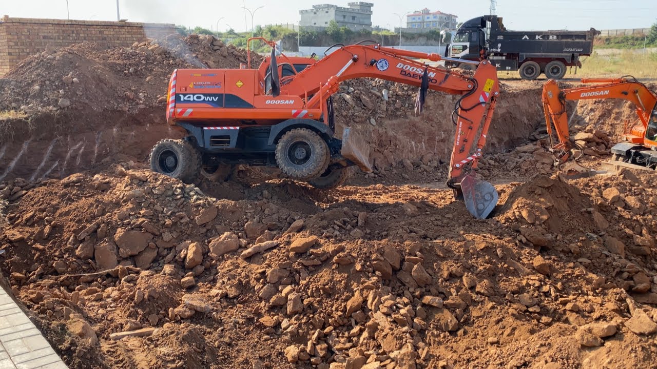 Amazing!!Doosan 130 Excavator Making Slope Ramp For Basement - YouTube
