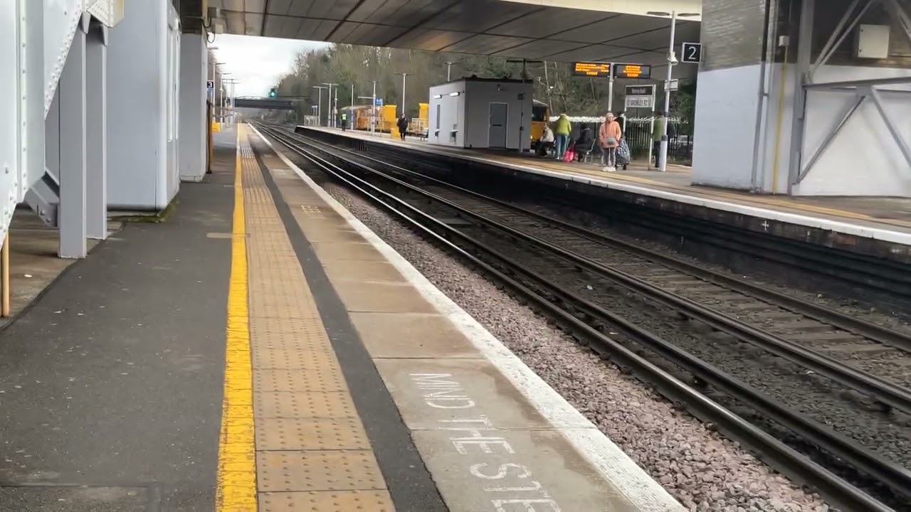 Spa valley railway and broadlands class 73s pass Bromley south