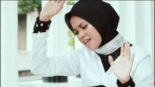 madah barhelah vocal ressa-cipt:saari amri.suara nya mirip nike ardila.
