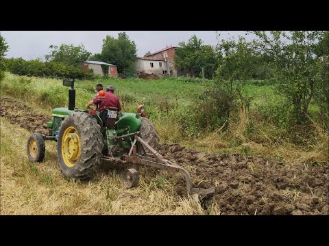 1130'luk john deere ile Ekin anızı sürmek