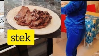 Comment préparer des steaks aux champignons de Paris