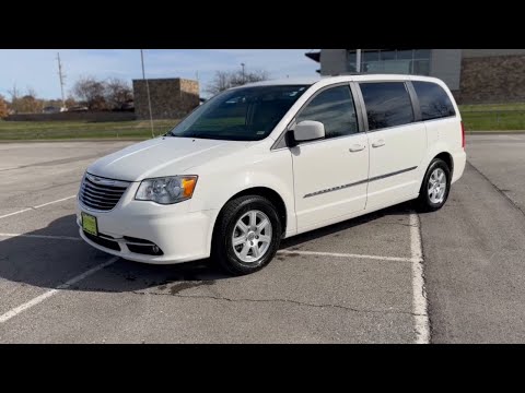 2011 Chrysler Town_&_Country Lee's Summit, Kansas City, Greenwood, Blue Springs, Raytown P77576