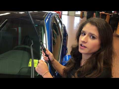 Video: Hvordan skifter du viskerbladene på en Toyota Camry?