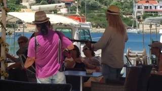 Oamenii veseli de pe Insula Cephalonia, Fiskardo