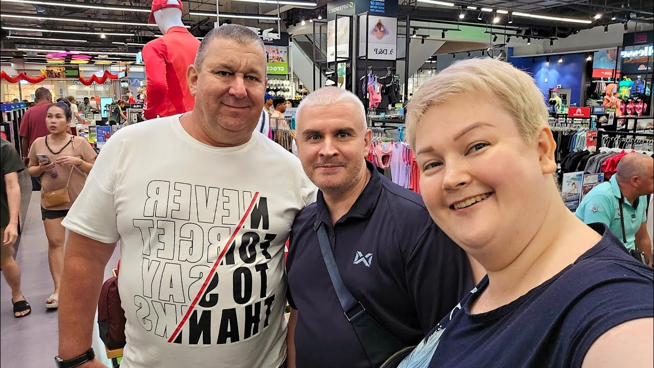 РУССКИЙ дух в Паттайе! ВСЕ вместе ПОЁМ ПЕСНИ) Встретили ЛЮБИМЫХ ...