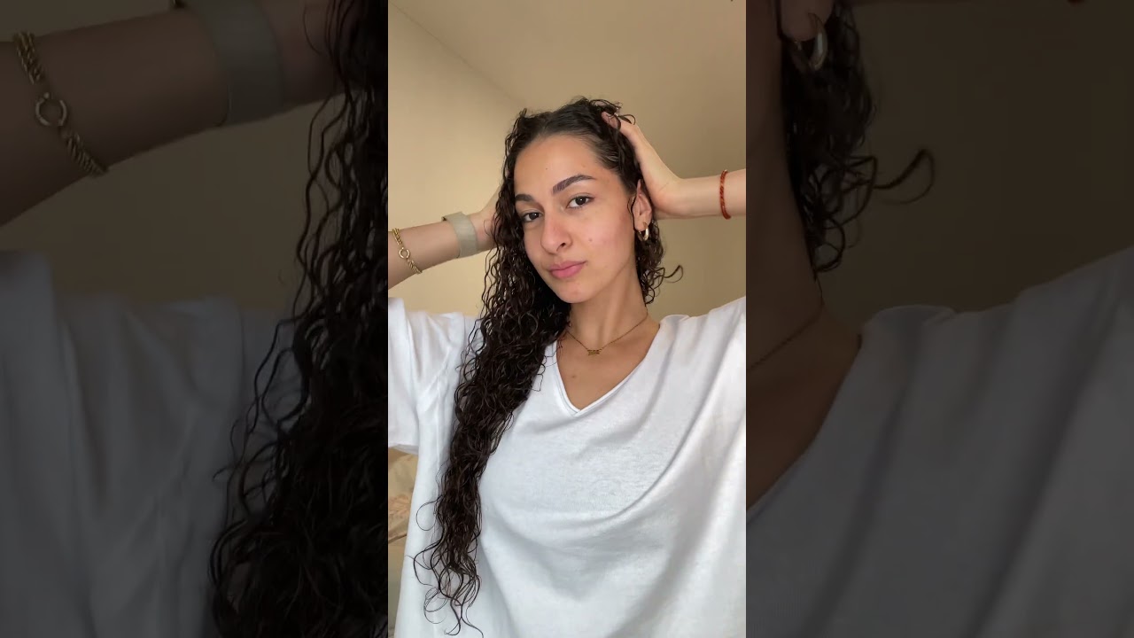 Kopfhaut Massagebürste Anwendung bei Locken – Shampoo Bürste von Curly N Covered