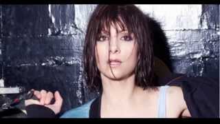 Watch Najwa Nimri Drive Me video