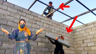 видео: Бездомная семья в восторге от новой крыши над головой картинка: Бездомная семья в восторге от новой крыши над головой