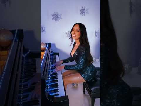 Lola Astanova - A Christmas Medley✨