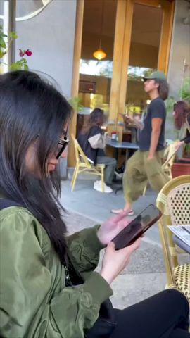 She traveled to her best friend’s college graduation to surprise her ❤️