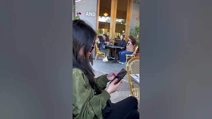 She traveled to her best friend’s college graduation to surprise her ❤️