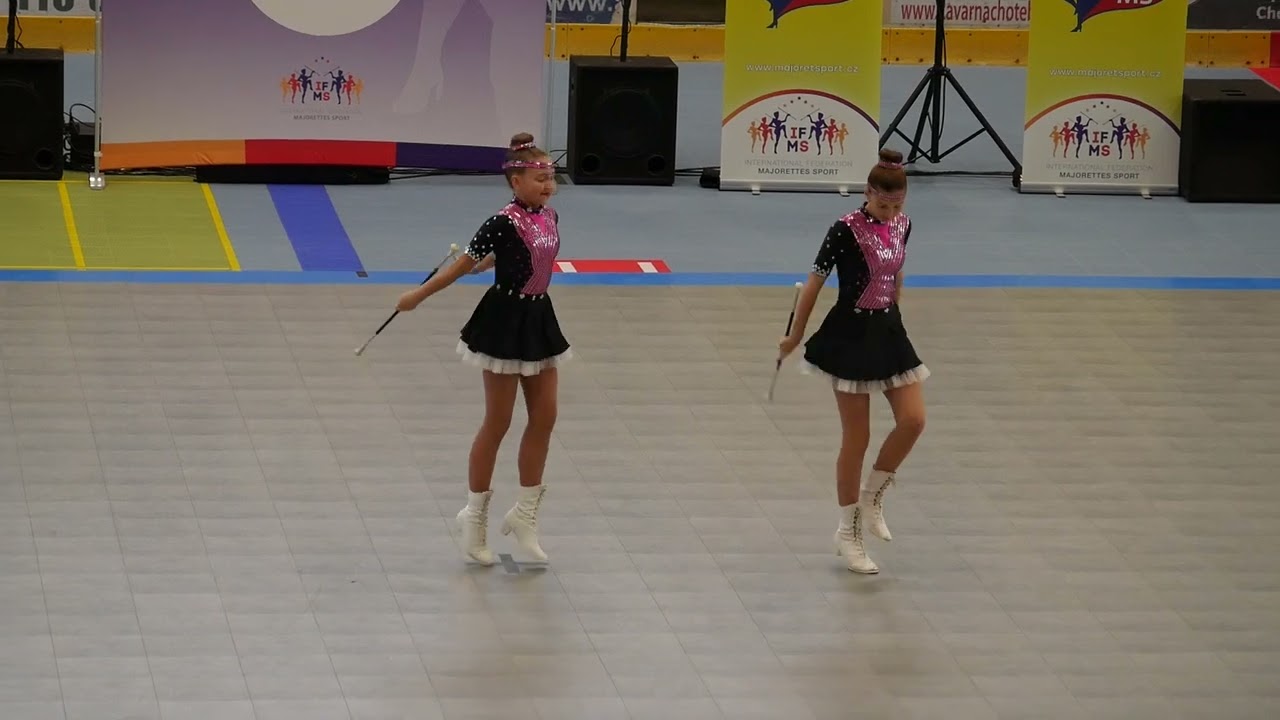 Mažoretky Juventus Karviná - duo baton juniorky 2022 - Barča a Barča