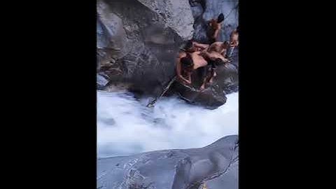 DETIK-DETIK TENGGELAMNYA ANAK REMAJA DILUBANG AIR TERJUN (DESA SOAKONORA)
