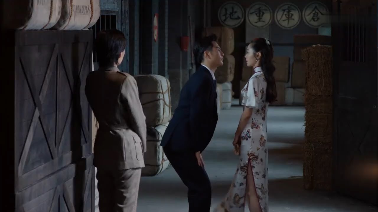 灰姑娘換上新衣服瞬間美呆了！霸道總裁成功被迷倒，灰姑娘趁其不備突然出擊踢中霸道總裁要害，霸道總裁立馬就萎了