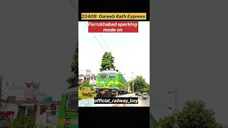 22409: Gareeb Rath ExpressFarrukhabad Express Powerful Arrival at Station ✔ | Indian Railways Action