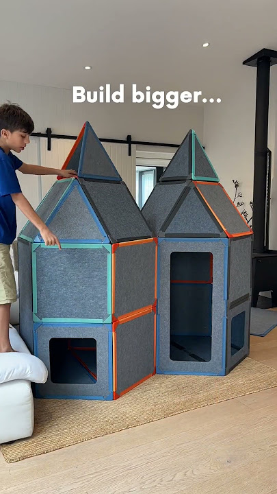 Superspace Magnetic Tiles - Build bigger, smash down!