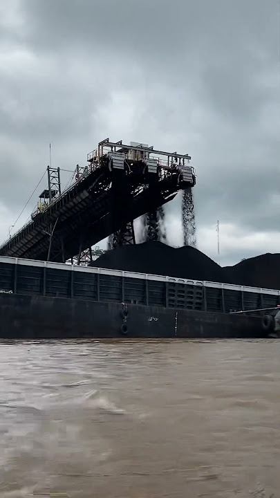 coal barge on the banks of the Borneo river #batubara