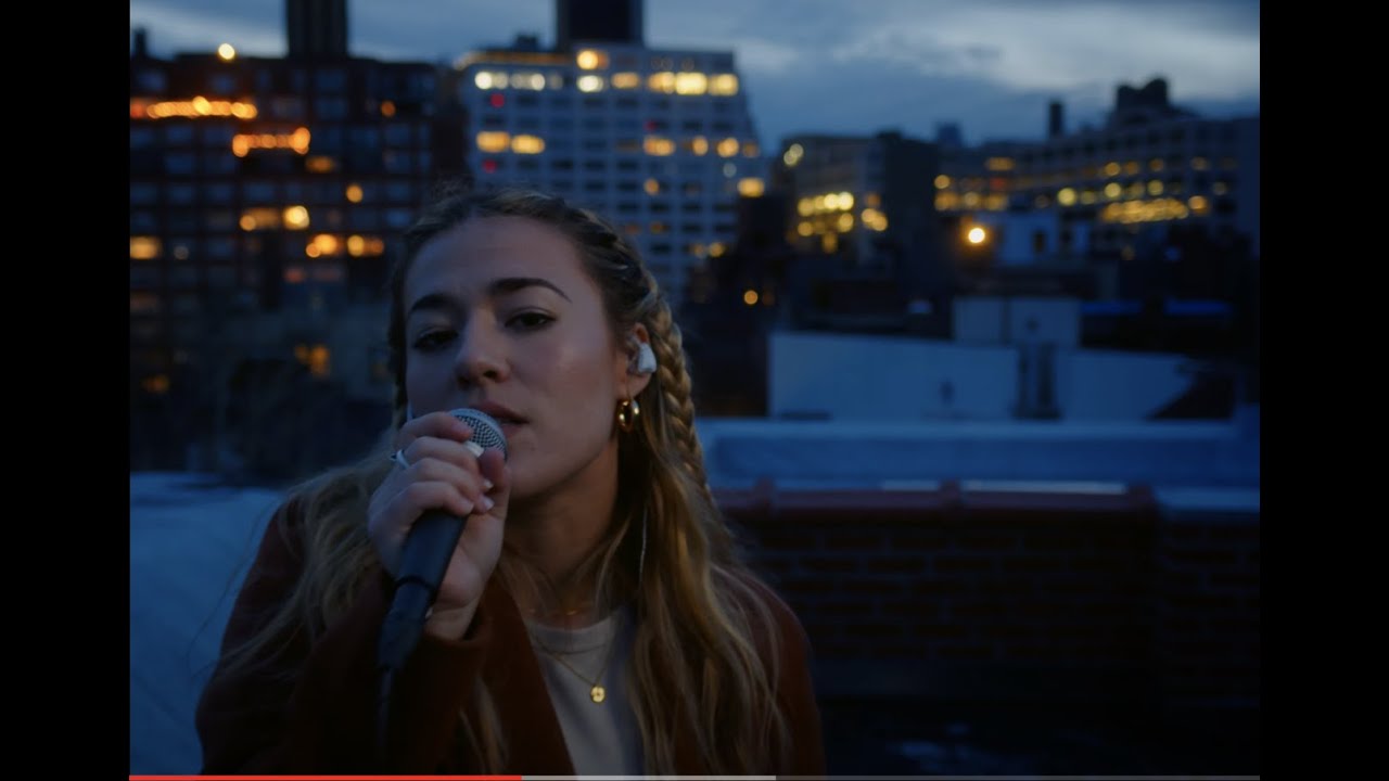 Scarlett - Holly Humberstone (LIVE COVER ON NYC ROOFTOP BY IZZY EYRE ...